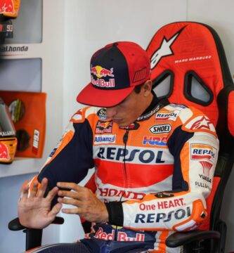 Marc Márquez en el box de Honda durante una carrera de MotoGP