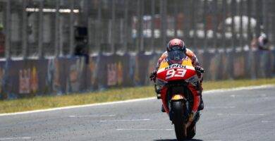 Marc Márquez durante una carrera de MotoGP pilotando la Honda