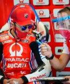 Michele Pirro en el box del Pramac Racing durante el Gran Premio de Austria de MotoGP