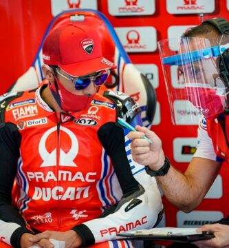 Michele Pirro en el box del Pramac Racing durante el Gran Premio de Austria de MotoGP