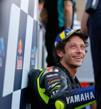 Valentino Rossi en el parque cerrado tras la carrera de MotoGP del Gran Premio de Andalucía