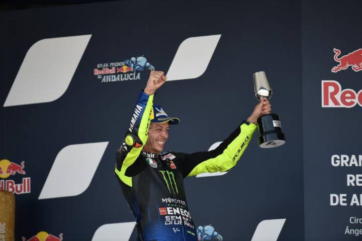 Valentino Rossi en el podio del Gran Premio de Andalucía de MotoGP