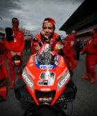 Danilo Petrucci en la parrilla de salida de la carrera de MotoGP sobre su Ducati