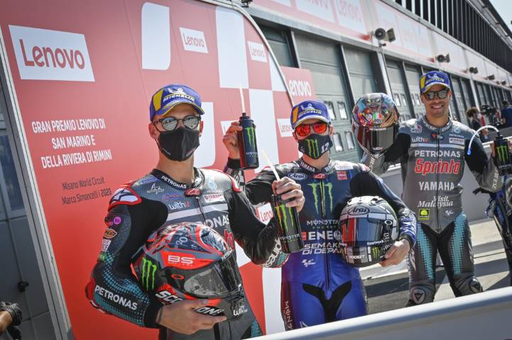 Fabio Quartararo, Maverick Viñales, Franco Morbidelli tras la clasificación de MotoGP