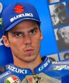Joan Mir en el box de Suzuki durante una carrera de MotoGP