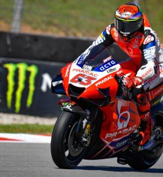 Pecco Bagnaia pilotando la Ducati en el Gran Premio de Catalunya de MotoGP