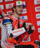 Pecco Bagnaia en el box de Ducati