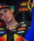 Pol Espargaró en el box de KTM
