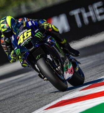 Valentino Rossi pilotando la Yamaha durante el último gran premio de MotoGP en Austria