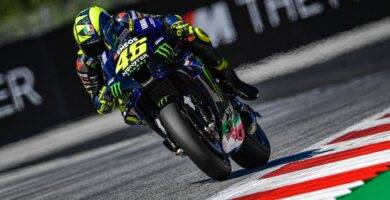 Valentino Rossi pilotando la Yamaha durante el último gran premio de MotoGP en Austria