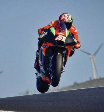 Aleix Espargaró bate a Rea en Portimao