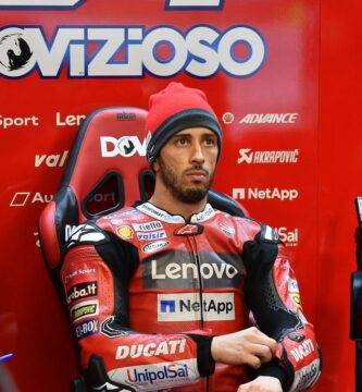 Andrea Dovizioso en el box de Ducati