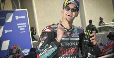 Fabio Quartararo en el parque cerrado tras conseguir la pole de MotoGP