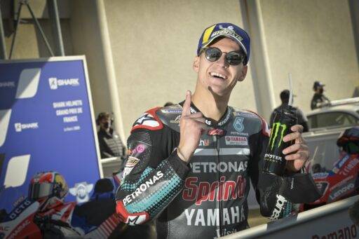 Fabio Quartararo en el parque cerrado tras conseguir la pole de MotoGP