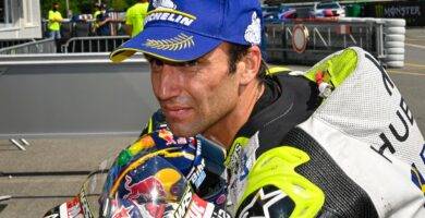 Johann Zarco en el parque cerrado tras conseguir la pole con el Avintia Racing en MotoGP