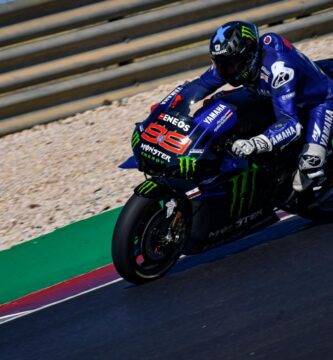 Jorge Lorenzo rodando con la Yamaha en unos test de MotoGP