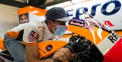 Marc Márquez en el box del Repsol Honda Team de MotoGP en Barcelona