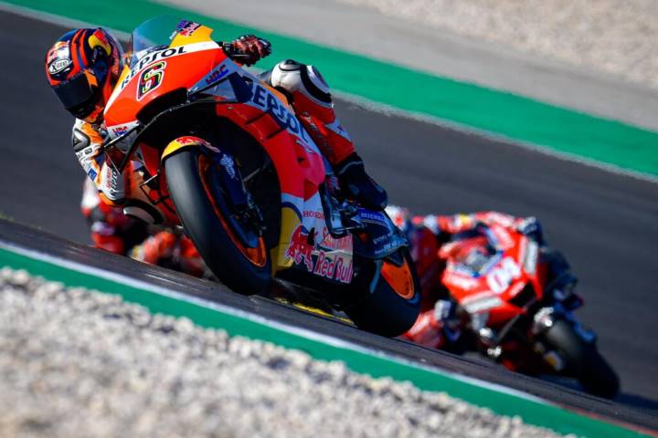 MotoGP Bradl Márquez Bradl: "ha sido duro estar en el box de Marc Márquez"