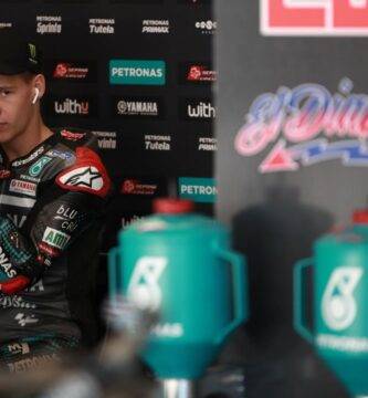 Fabio Quartararo en el box del Petronas