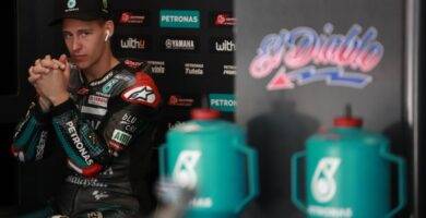 Fabio Quartararo en el box del Petronas
