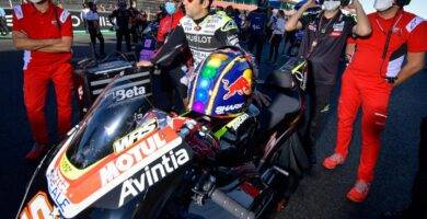 Johann Zarco antes de la carrera de MotoGP en Portugal