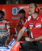 Gigi Dall'Igna y Andrea Dovizioso en el box de Ducati