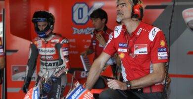 Gigi Dall'Igna y Andrea Dovizioso en el box de Ducati
