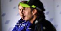 Lin Jarvis sobre un equipo satélite con Rossi