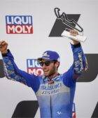 alex rins en el podio en aragon