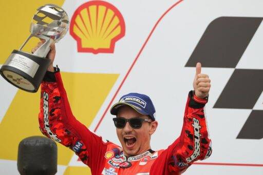 jorge lorenzo en un podio con Ducati