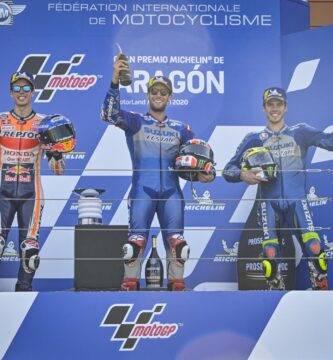 Alex Rins, Álex Márquez y Joan Mir en el podio de Aragón