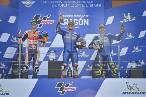 Alex Rins, Álex Márquez y Joan Mir en el podio de Aragón