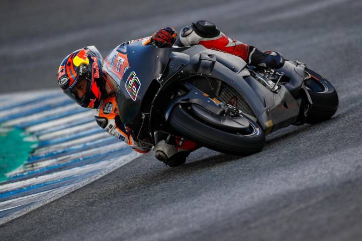Bradl por delante de Espargaró y Pedrosa