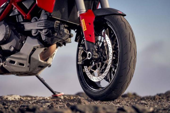 Pirelli Diablo Rosso IV