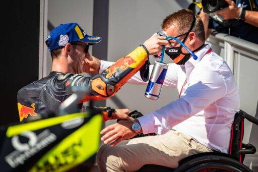 Pit Beirer junto a Pol Espargaró