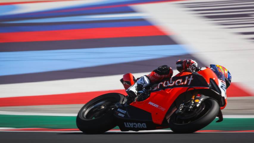 SBK Razgatioglu Ducati Razgatlioglu domina con las Ducati al acecho