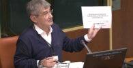 Mateo Lafragua defendiendo su trabajo sobre resaltos en el Parlamento Vasco