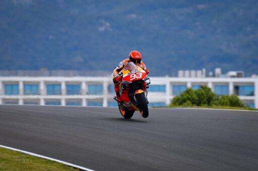 Crivillé: "Volver a pasar por la curva 3 no va a frenar a Márquez"