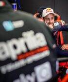 Andrea Dovizioso en el box de Aprilia