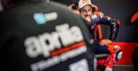 Andrea Dovizioso en el box de Aprilia