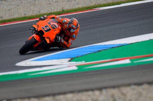 Petrucci: "Rossi y yo estábamos luchando por el podio, ahora por los puntos"