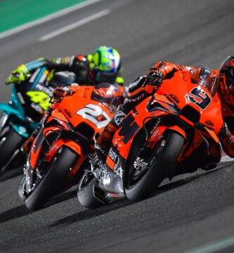 Petrucci: "Rossi y yo estábamos luchando por el podio, ahora por los puntos"