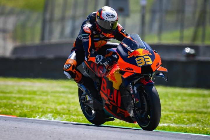 Binder: "Cuando Márquez me golpeó, hizo que saltara el airbag"