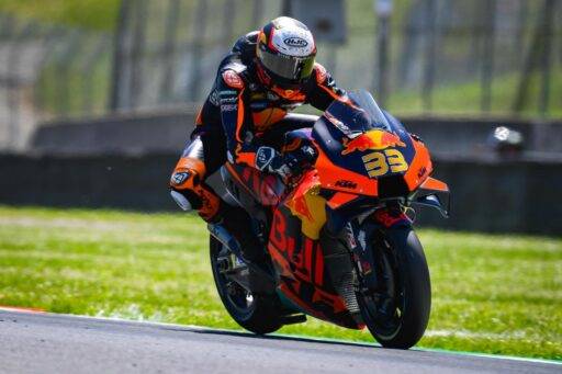 Binder: "Cuando Márquez me golpeó, hizo que saltara el airbag"