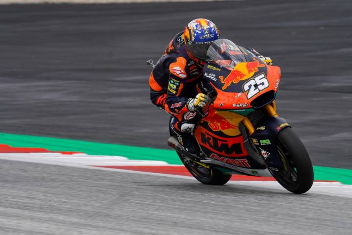 Raúl Fernández KTM Tech3 Moto2 MotoGP Pit Beirer Hervé Poncharal