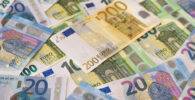 Imagen con varios billetes de euro