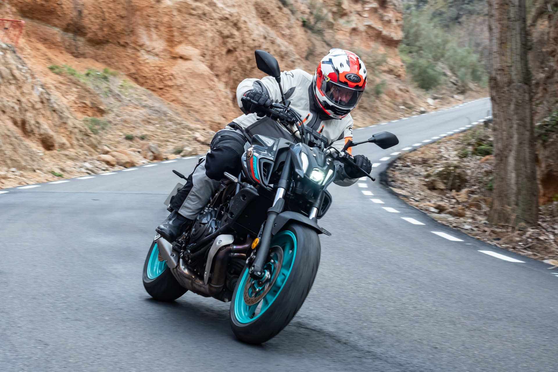 Casco yamaha mt 07 hotsell