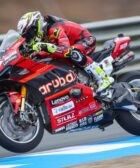 Álvaro Bautista pilota por primera vez la Ducati lastrada en los test de Jerez