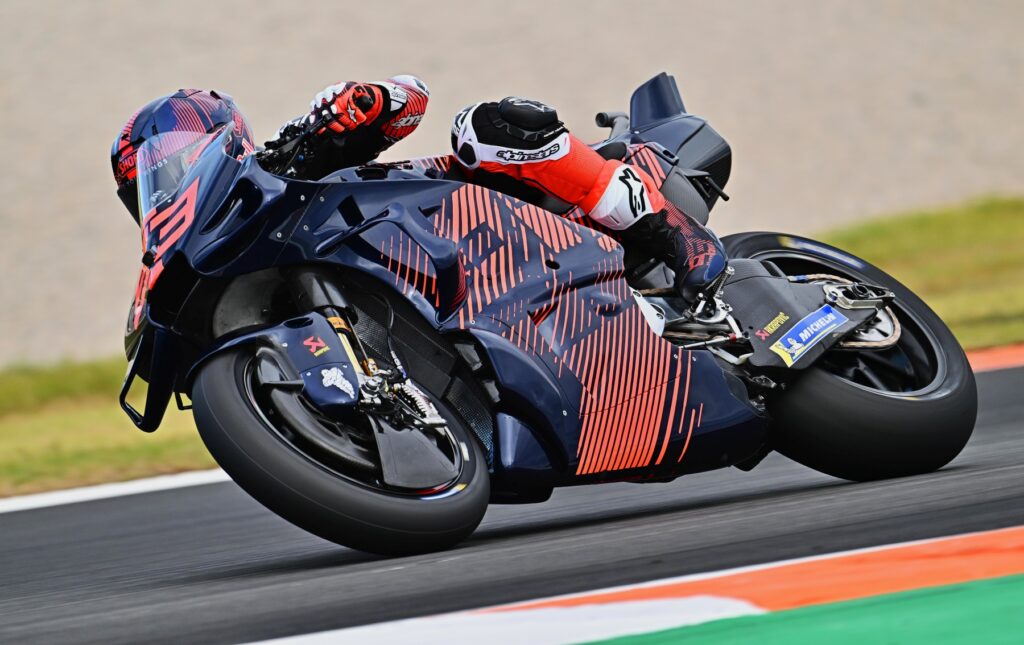 MotoGP, Michele Pirro nada contra a maré: “não será fácil para Marc Márquez porque os nossos pilotos Ducati são fortes”