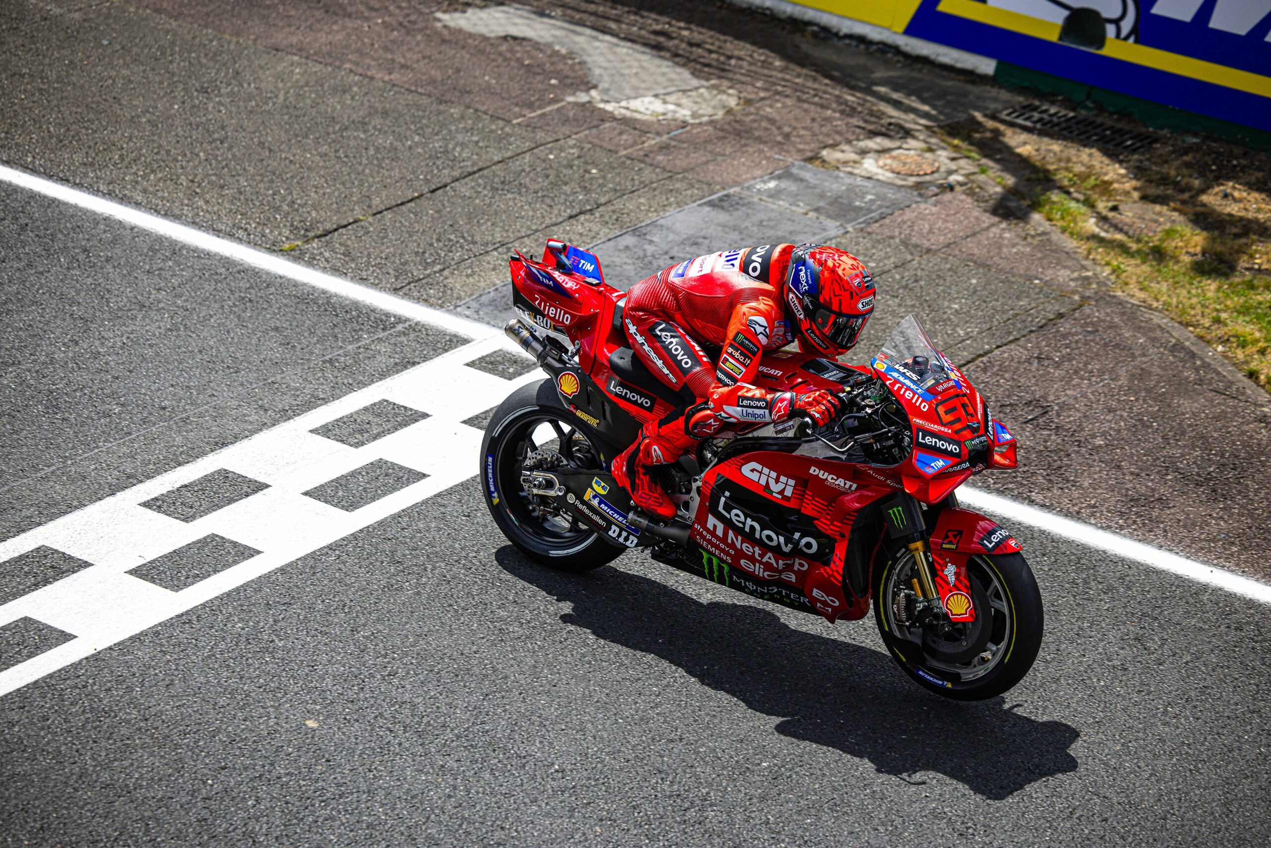 https://www.motosan.es/wp-content/uploads/2025/05/Marquez-_11__UC796373_Mid-scaled.jpg